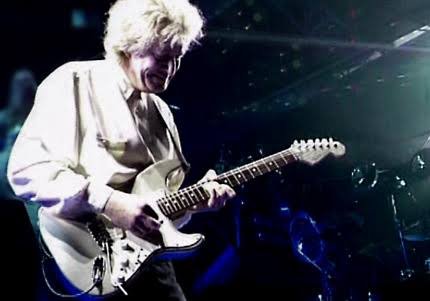 Tim Renwick playing a Stratocaster